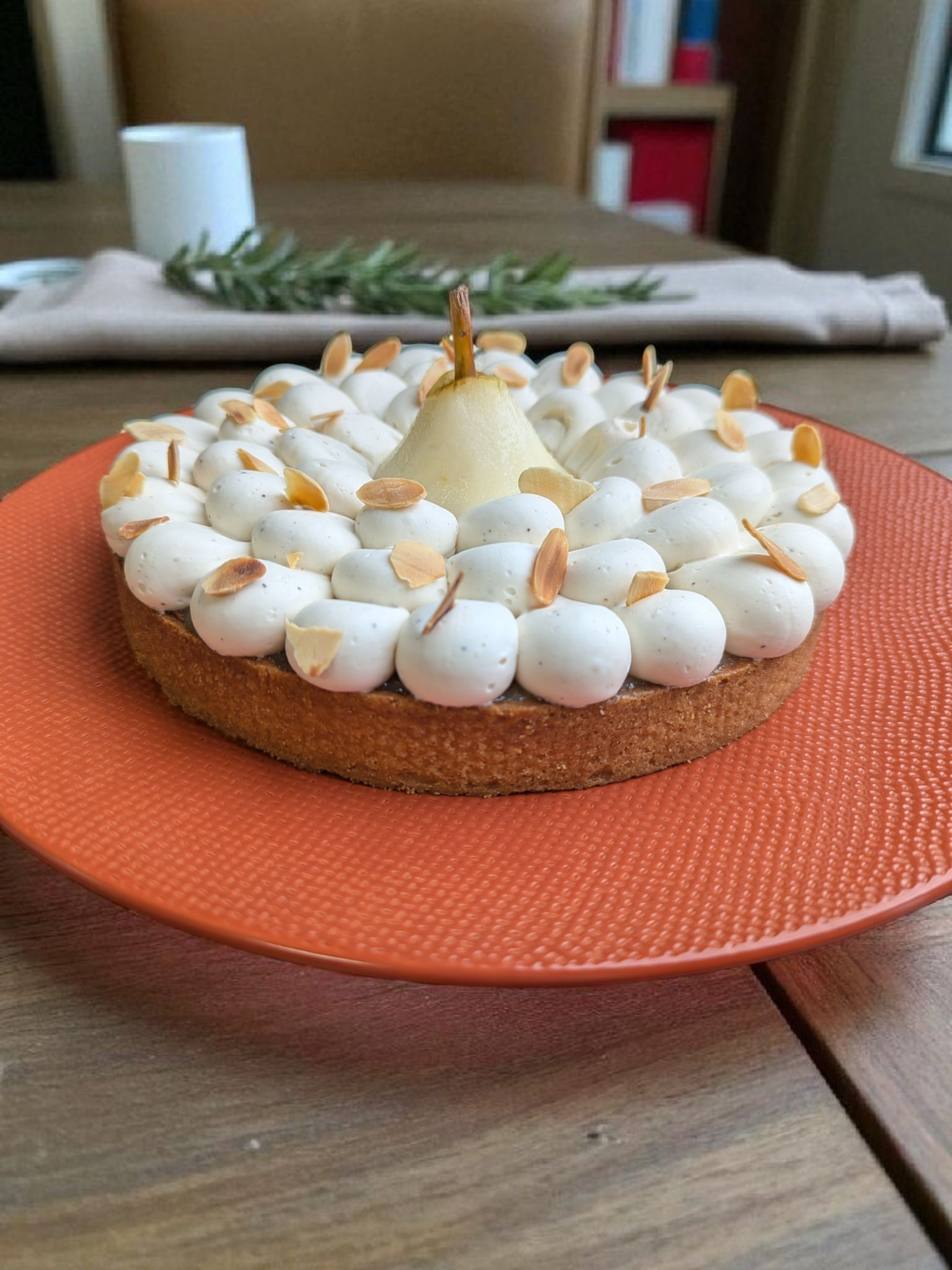 Tarte aux poires et baies de la Jamaïque