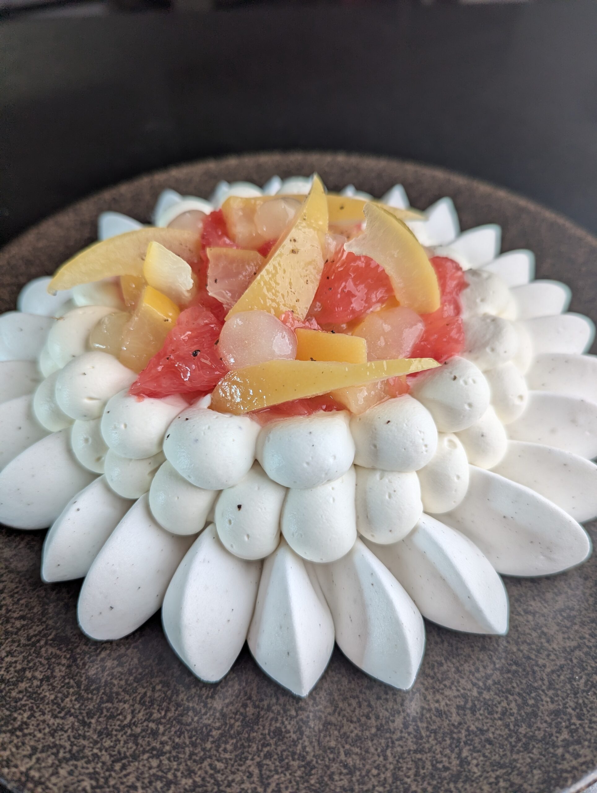 Pavlova pamplemousse et baie de timut